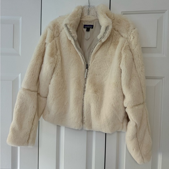 Patagonia faux fur jacket - Picture 1 of 9